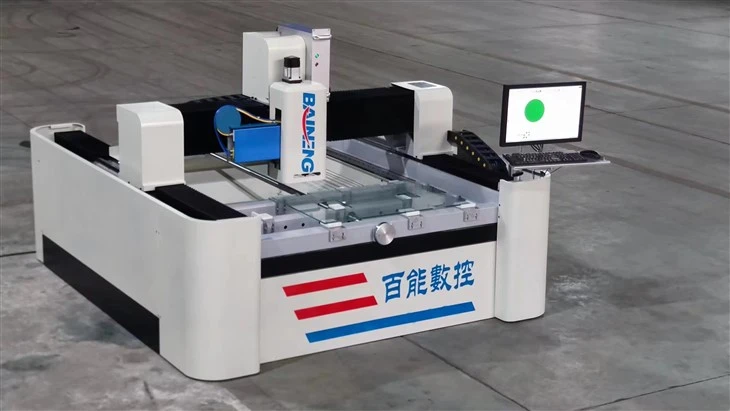 MACHINE DE PERÇAGE LASER POUR VERRE À COMMANDE NUMÉRIQUE PAR ORDINATEUR